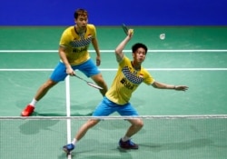 Pasangan ganda putra Indonesia Kevin Sanjaya da Marcus Fernaldi Gideon saat berlaga di putaran kedua ganda putra Kejuaraan Dunia Bulu Tangkis BWF 2019 di St. Jakobshalle Basel, Basel, Switzerland, 21 Agustus 2019. (Foto: Reuters)