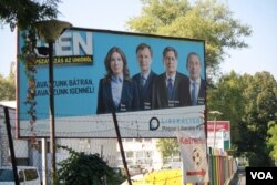 This billboard, by one the country’s farthest left parties, in Budapest, says, “Vote bravely. Vote ‘Yes.’” Sept. 30, 2016. (H. Murdock/VOA)