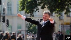 Ukrainian President Petro Poroshenko appears in Sophia Square, Kyiv, June 7, 2014.
