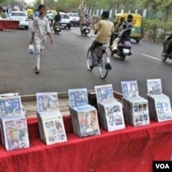 Pembajakan VCD dan DVD film-film produksi Bollywood umum dan marak dilakukan di seluruh wilayah India.