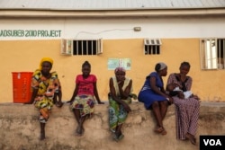 Women rest at the displaced persons camp in Malkohi, Nigeria May 5, 2015. (VOA / Chris Stein)