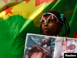 በማልታ የሚገኙ የኦሮሞ ብሔረሰብ አባላት በሰኔ ወር 2014 ዓ.ም ለተቃውሞ ሰልፍ በወጡበት ወቅት [ፎቶ ፋይል - ሮይተርስ]