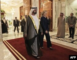 Dubayda Birlashgan Arab Amirliklari Bosh vaziri Shayx Muhammad bin Rashib al-Maktum bilan, 10 yanvar 2011