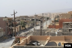 FILE - Once home to roughly 80,000 people and a traditional homeland for the Yazidi people, Sinjar, Iraq, lies in ruins and thousands are buried in mass graves outside the city. Nov. 14, 2016. (H.Murdock/VOA)