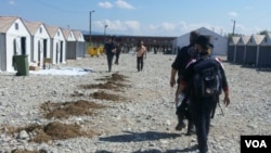 Young men cross border from Greece to Macedonia, Sept. 13, 2015. (Courtesy photo: shared by refugees)