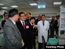 海协会长陈德铭一行参观台北市一家医院 (台湾海基会)