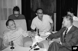 1981年7月19日，美国前国家安全顾问布热津斯基（Zbigniew Brzezinski）在北京会见中国副总理邓小平。