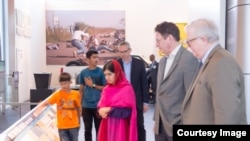 چارواکي وايي د ورځې سلګونه کسان د نیوزیم لیدو ته ورځي