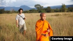 លោក​ Alex Gonzalez-Davidson ជនជាតិ​អេស្ប៉ាញ ប្រធាន​អង្គការ​មាតា​ធម្មជាតិ