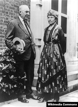 Florence Harding, pictured here with the president, was married briefly before and had a son. She and Warren Harding did not have any children together.