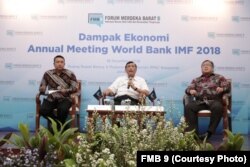 Ketua Panitia Nasional Luhut Pandjaitan (tengah) dan Menteri Bappenas Bambang Brodjonegoro (kanan) berbicara dalam Forum Merdeka Barat 9 di Jakarta, Selasa (18/12/2018) sore. (Foto: Courtesy FMB9)