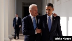 副总统拜登(左)同奥巴马总统