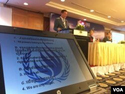 សន្និសីទ​ស្តីពី​សិទ្ធិមនុស្ស​នា​ពេល​បច្ចុប្បន្ន​ ក្នុង​រាជធានី​ភ្នំពេញ​ កាល​ពី​ថ្ងៃ​ទី​១០​ ខែ​មិនា​ ឆ្នាំ​២០១៧។​ (ហ៊ាន សុជាតា​/VOA Khmer)