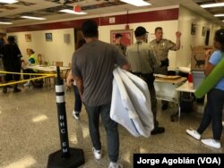 노스캐롤라이나주 해안도시 윌밍턴 주민들이 12일 허리케인 '플로렌스' 대피소를 준비하고 있다.