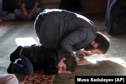CHECHNYA -- Chechen Muslims pray in a mosque during the Islamic holiday of Eid al-Adha in Chechen regional capital of Grozny, August 21, 2018.