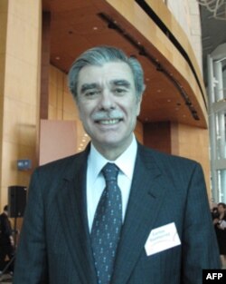 古铁雷斯在香港接受VOA专访