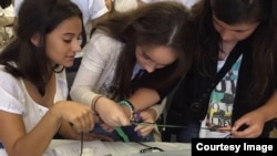 Participants of the Seeds of Success program - which gives middle school girls the opportunity to learn about careers in science, technology, engineering and math (STEM) - complete an engineering activity. (CienciaPR)