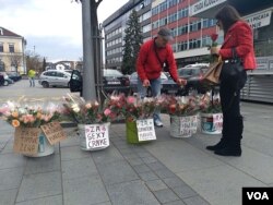 Jedan od načina prodaje cvijeća za Osmi mart u Banjaluci