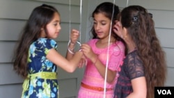 American Muslims girls are seen celebrating Eid al-Fitr in northern Virginia August 8, 2013 (Mohamed Elshinnawi/VOA).