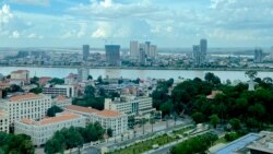 រូប​ឯកសារ៖ ទិដ្ឋភាពរាជធានីភ្នំពេញ ក្បែរក្រសួងសេដ្ឋកិច្ចនិងហិរញ្ញវត្ថុ កាលពីខែសីហា ឆ្នាំ២០២១។ (អូន ឆេងប៉រ/វីអូអេ)