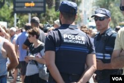 Far right leaders have criticized the government sharply, saying there wasn't enough security at the Bastille Day celebration to protect the people from a terrorist attack in Nice, France, July 16, 2016. (H.Murdock/VOA)