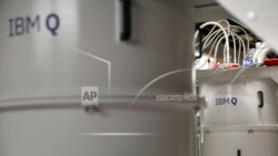 Describing the inner workings of a quantum computer isn’t easy, even for top scholars. That’s because the machines process information at the scale of elementary particles such as electrons and photons, where different laws of physics apply.