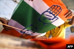 Indian workers cut textile materials dedicated to the Indian National Congress ahead of India's general election, in Ahmedabad, April 1, 2019.