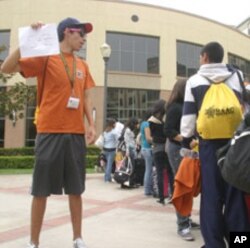 The annual Hispanic Youth Symposium offers an opportunity for young Latinos to build networks and self esteem.