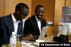 Two finalists in the 2013 GIST Tech-I Competition.