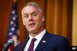 라이언 징키 미 내무장관.