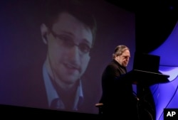Former NSA contractor Edward Snowden participates via satellite in the 2014 Personal Democracy Forum, at New York University, June 5, 2014 in New York.