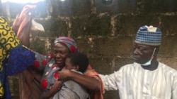 Wasu daga cikin iyayen daliban Bethel da suka karbi 'yarsu a ranar a lokacin da aka sako mutum 28