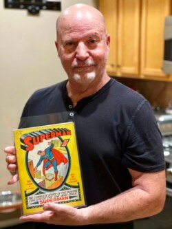 مارک مایکلسون فروشنده کتاب مصور سوپرمن شماره ۱