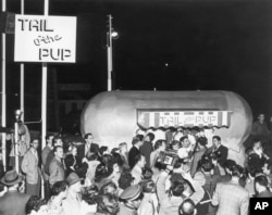 FILE - The Tail O' The Pup hot dog stand is seen during its premiere in Los Angeles, June 27, 1946.