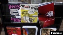 Foto dari laman Facebook Charlie Heboh: Tabloid karikatur satir “Charlie Heboh” yang dikabarkan beredar di Jakarta sejak 1 April 2016.
