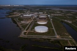 Cadangan Minyak Strategis Bryan Mound, sebuah fasilitas penyimpanan minyak, terlihat dalam foto udara di atas Freeport, Texas, AS, 27 April 2020. (Foto: REUTERS/Adrees Latif)