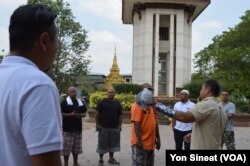 Borby Orn tells new deportees about the killing field site at Wat Snguon Pich pagoda in Cambodia.