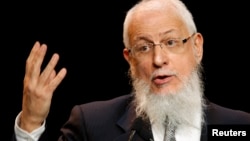 France's Grand Rabbi Joseph Sitruk speaks to the French Jewish community in Paris March 13, 2008.