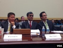 中国山东维权人士陈光诚首次现身美国国会就中国人权现状作证（美国之音方方拍摄）