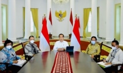 Presiden Jokowi, berserta menteri terkait menegaskan pencabutan izin usaha di berbagai sektor merupakan upaya untuk memperbaiki tata kelola sehingga SDA bisa dimaksimalkan untuk kesejahteraan rakyat. (Biro Setpres)