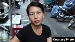 អ្នកស្រី Anida Yoeu Ali ជា​សិល្បៈករ​ខ្មែរ​អាមេរិកាំង ដែល​បាន​ឈ្នះ​ពាន​រង្វាន់​ដ៏​ល្បីល្បាញ​នៅ​តំបន់​អាស៊ី​ឈ្មោះ Sovereign Asian Art Prize លើក​ទី១១។ (រូបថត​ដោយ៖ Studio Revolt)