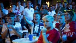 Navijači Engleske gledaju finale Evropskog prvenstva između Italije i Engleske u baru u španskom ostrvu Majorka, 11. jula 2021.