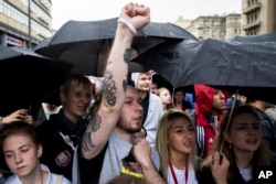 រូបឯកសារ៖ ពលរដ្ឋ​រុស្ស៊ី​បាន​ស្រែក​ទាមទារ​ឲ្យ​មាន​សេរីភាព​លើ​ប្រព័ន្ធ​អ៊ីនធឺណិត នៅក្នុង​បាតុកម្ម​របស់​គណបក្ស​ប្រឆាំង​មួយ នៅទីក្រុង​មូស្គូ ប្រទេស​រុស្ស៊ី ថ្ងៃទី២៦ ខែសីហា ឆ្នាំ២០១៧។