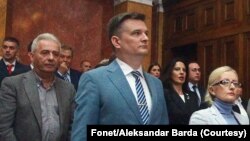 Milenko Jovanov (u sredini) u društvu poslanika iz redova Srpske napredne stranke