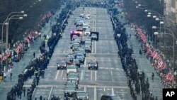 Predsednik Barak Obama i novoizabrani predsednik zajedno su se dovezli predsedničkom limuzinom do Kapitol Hila