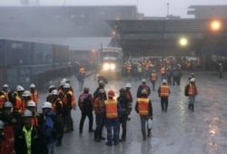Para pekerja Freeport di tambang Grasberg di Tembagapura, Papua.