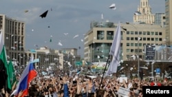 People release paper planes, symbol of the Telegram messenger, during a rally in protest against court decision to block the messenger because it violated Russian regulations, in Moscow, Russia, April 30, 2018.