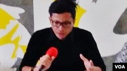 Direktur Eksekutif Amnesty International Indonesia Usman Hamid (Foto: Fathiyah/VOA)