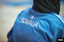 A participant in a mind-body wellness program for survivors of trauma wears a track suit with the Somali flag in Mogadishu, Jan. 16, 2017. (J. Patinkin/VOA)