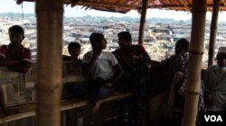 Rohingya men hang out in Kutapalong Camp, where rumors of child abductions have spread among the residents. (J. Owens/VOA)